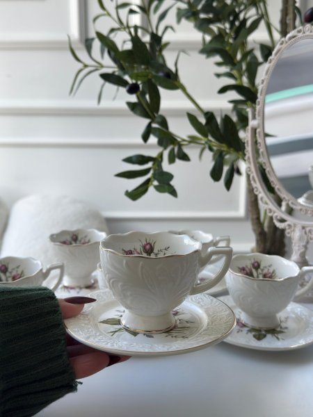 طقم فناجين6+6 بورسلان ابيض حز ذهبي مورد